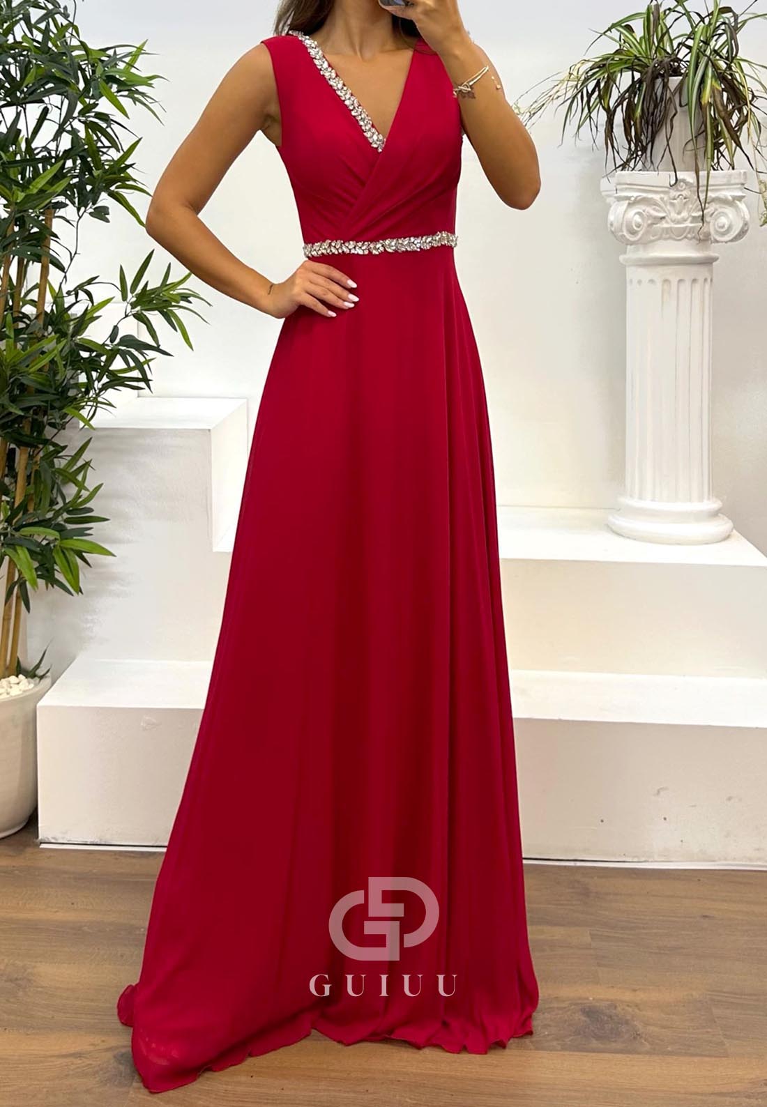 Charming Spaghetti Straps V-Neck Beads Evening Dress