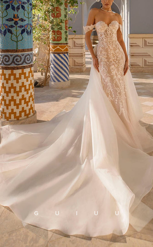 GW409 - Elegant & Luxurious Off-Shoulder Lace Applique Boho Wedding Dress With Train