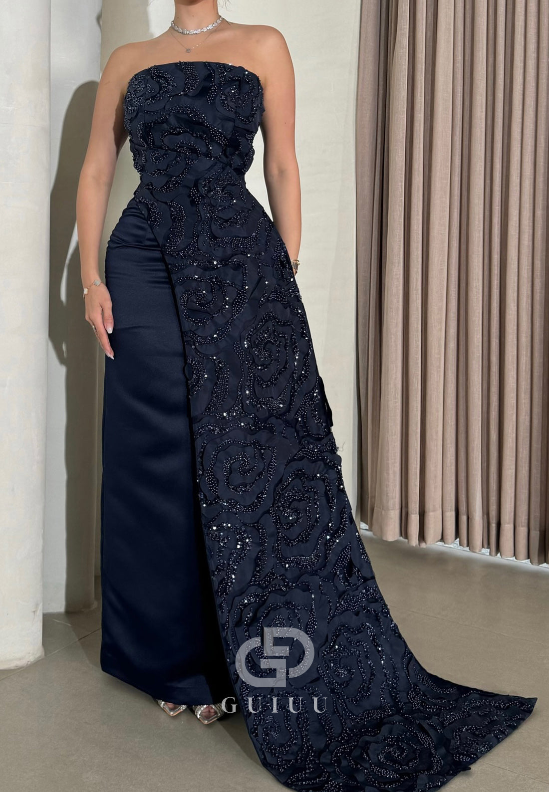 Black Strapless Sleeveless Floral Appliques Evening Dress