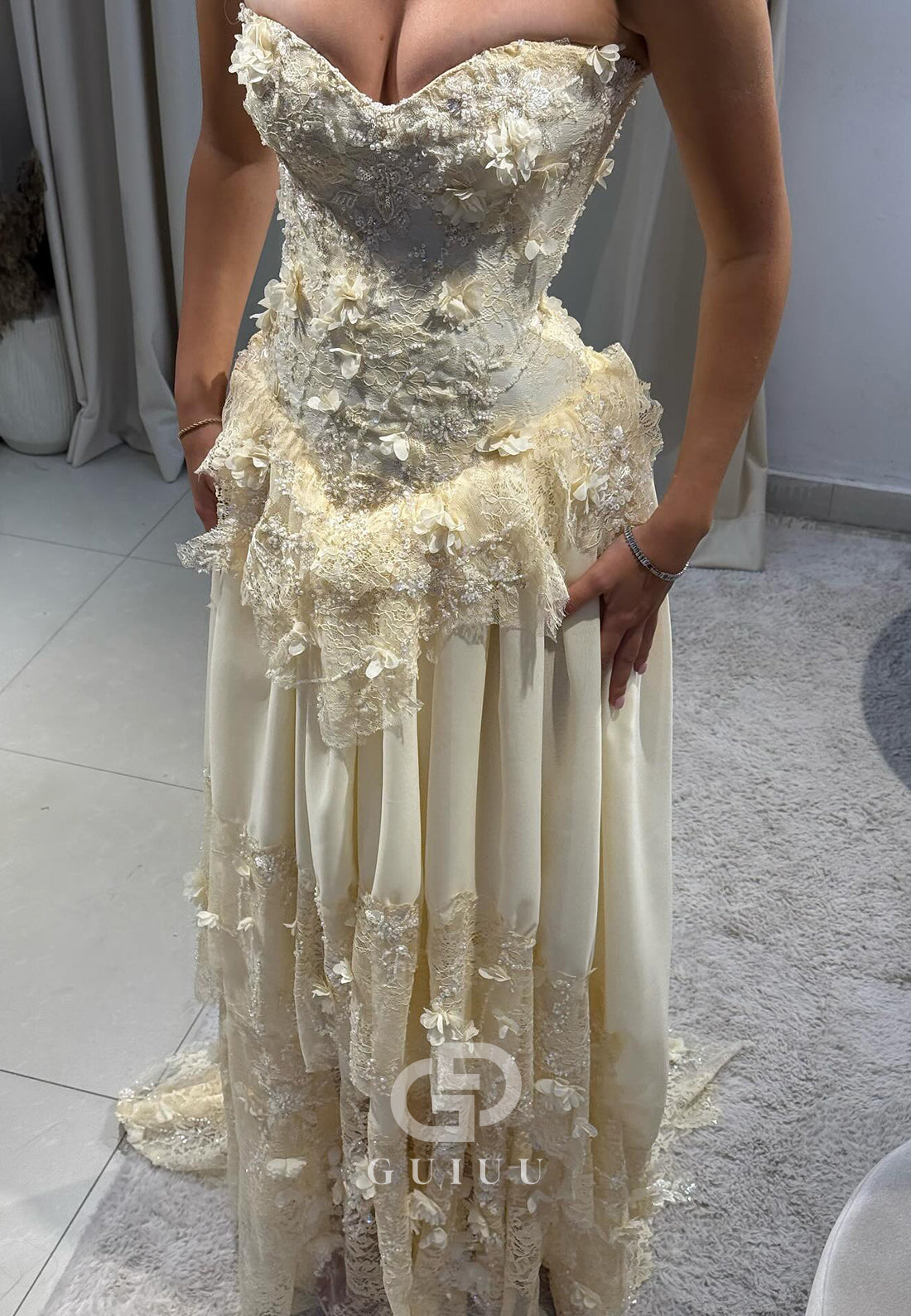 Daffodil A-Line Strapless Sleevelss Floral Appliques Prom Dress
