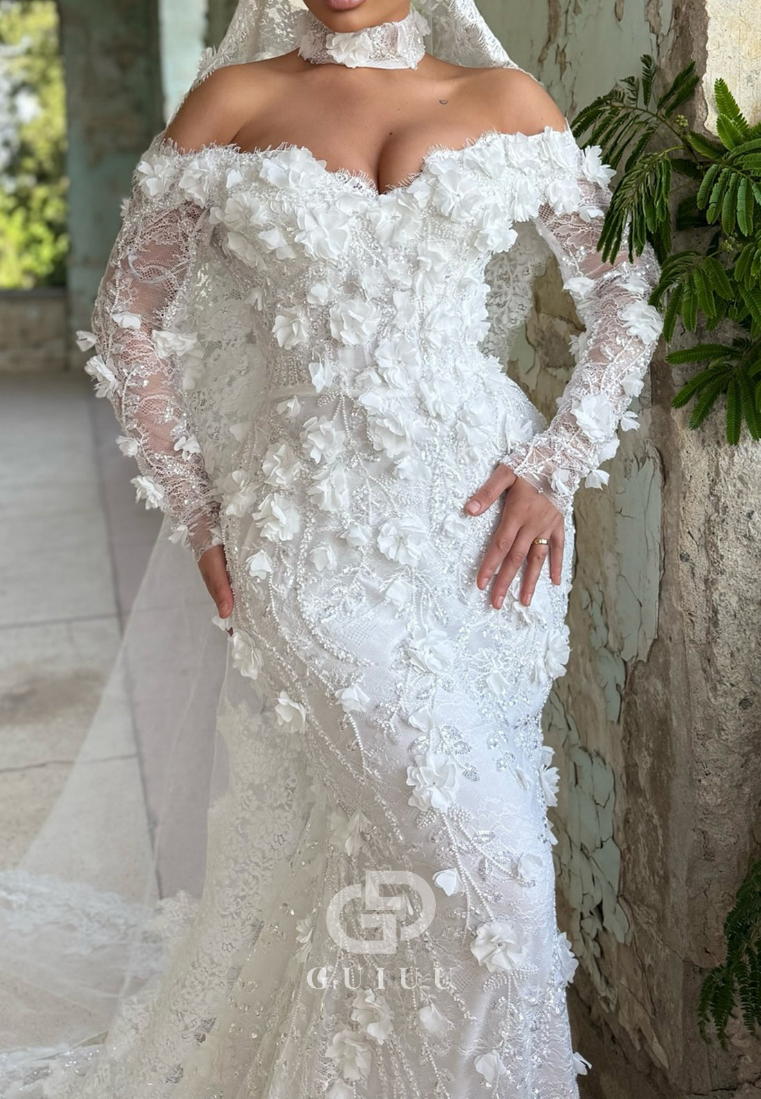 Gorgeous Long Sleeves Sweetheart Floral Appliques Satin Wedding Dress