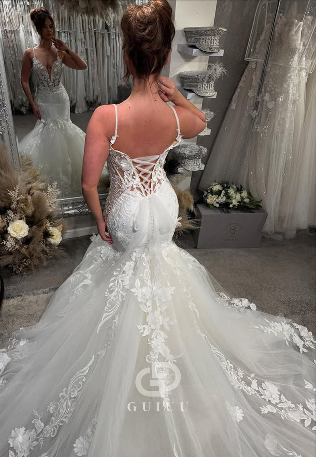 Charming Spaghetti Straps V-Neck Appliques Mermaid Wedding Dress