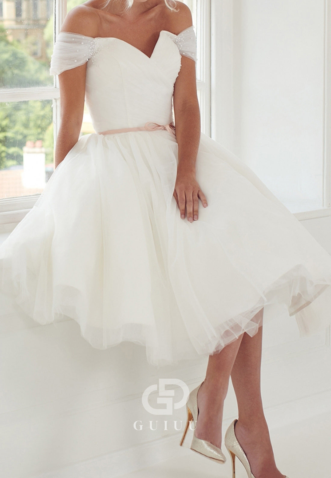Spaghetti Straps Sweetheart Short Lace Wedding Dress