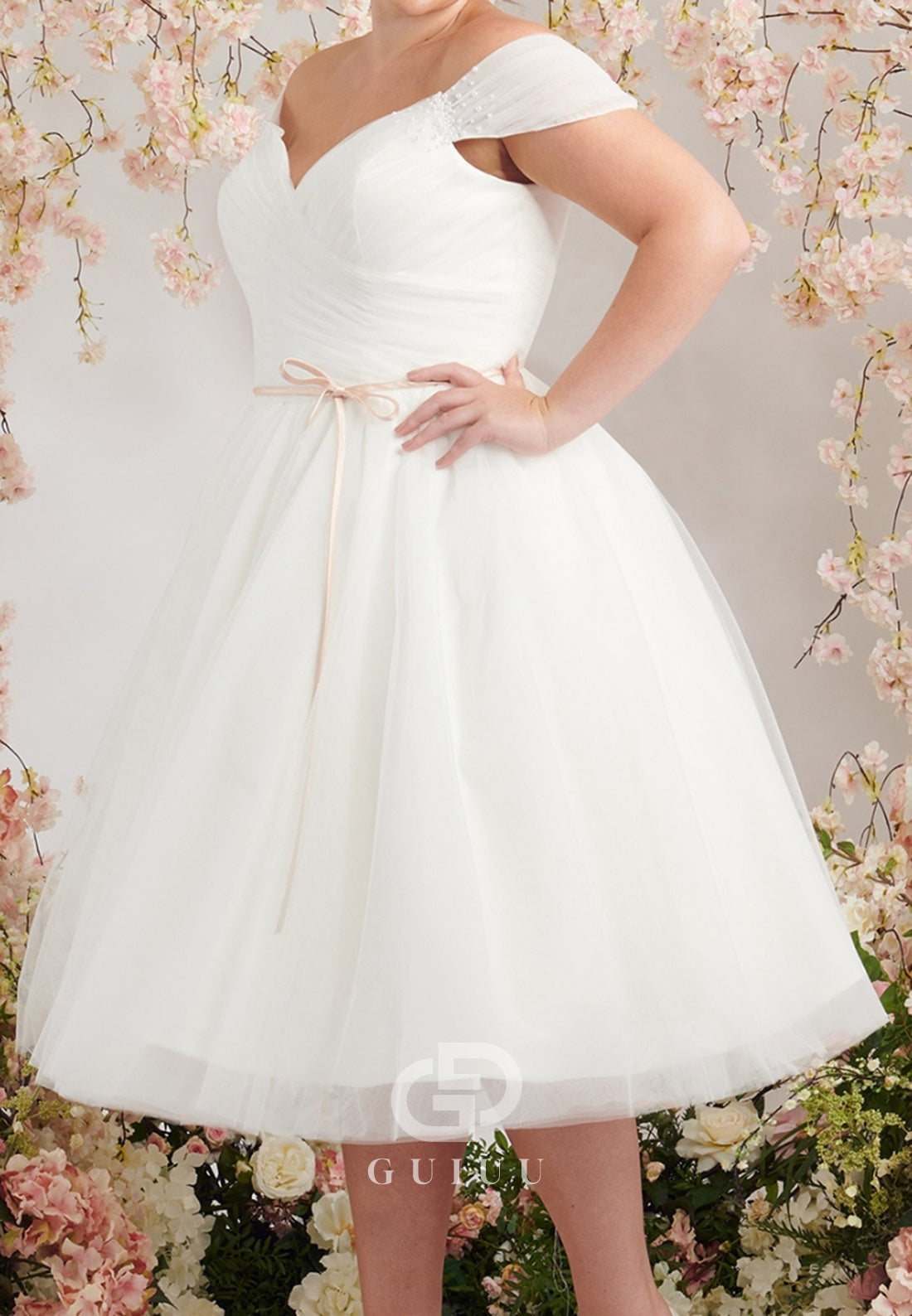 Spaghetti Straps Sweetheart Short Lace Wedding Dress