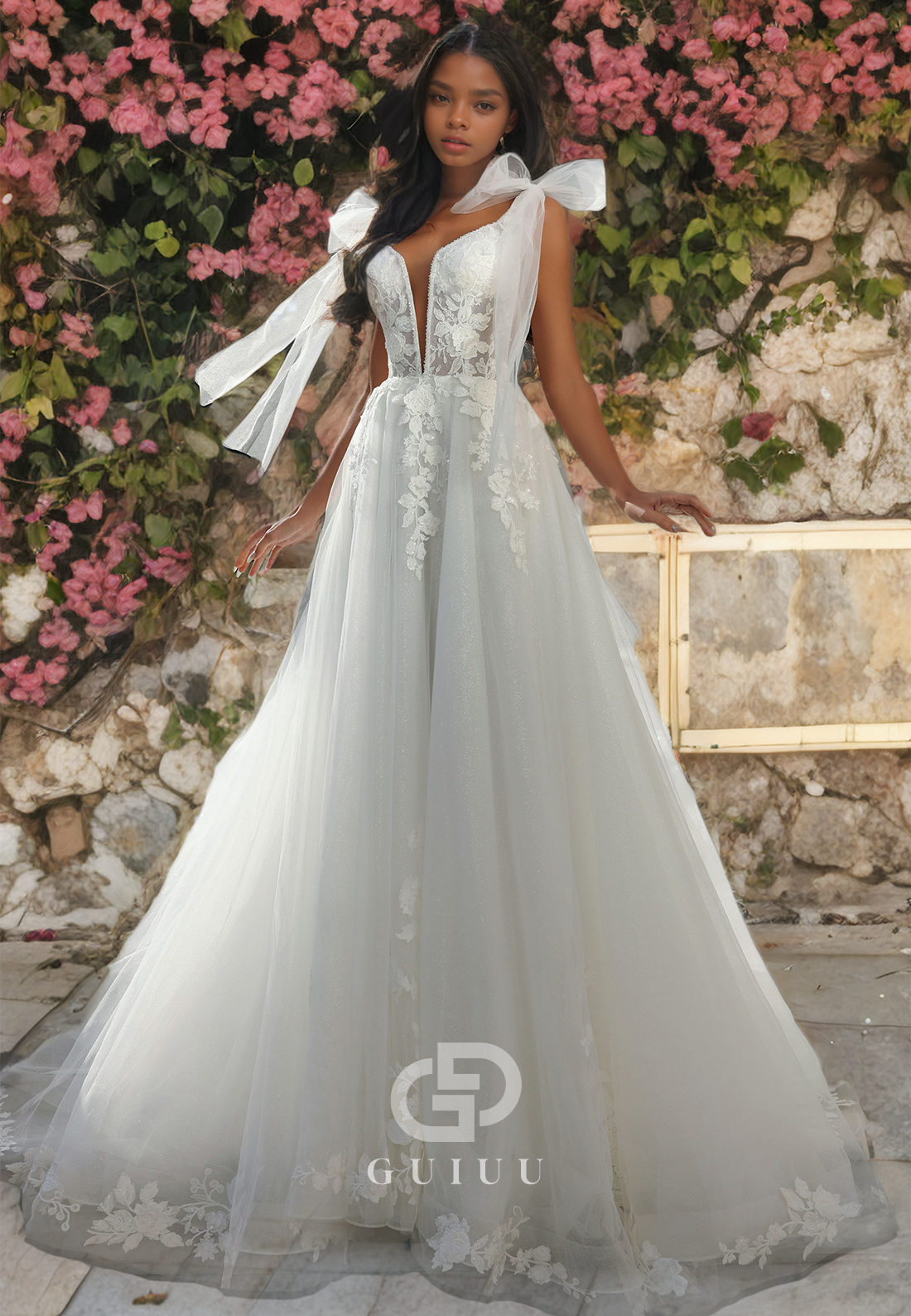 A-Line Strapless Sleeveless Appliques Tulle Wedding Dress with Train