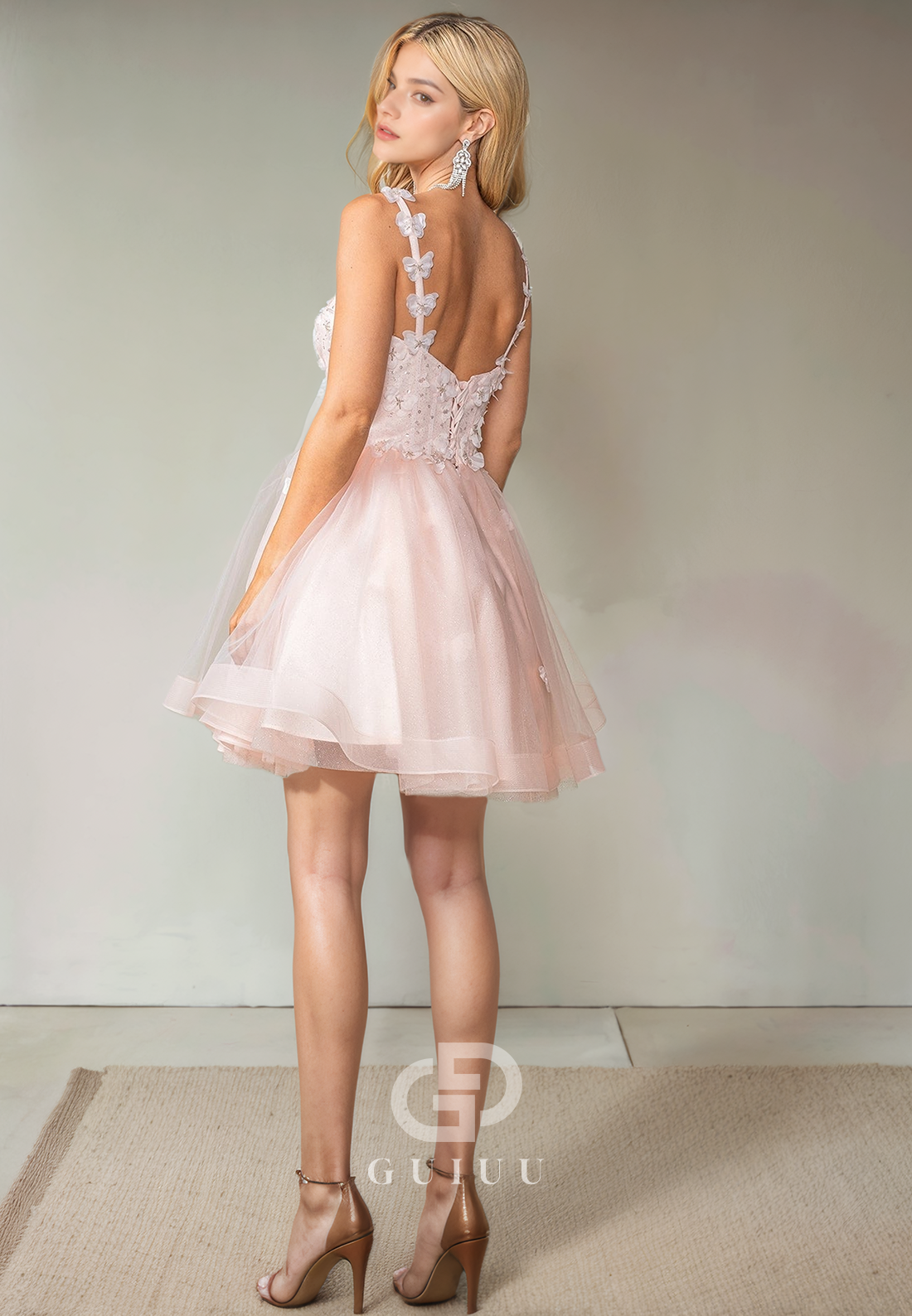 A-Line V Neck Straps Sleeveless Appliques Tulle Back Zipper Homecoming Dress