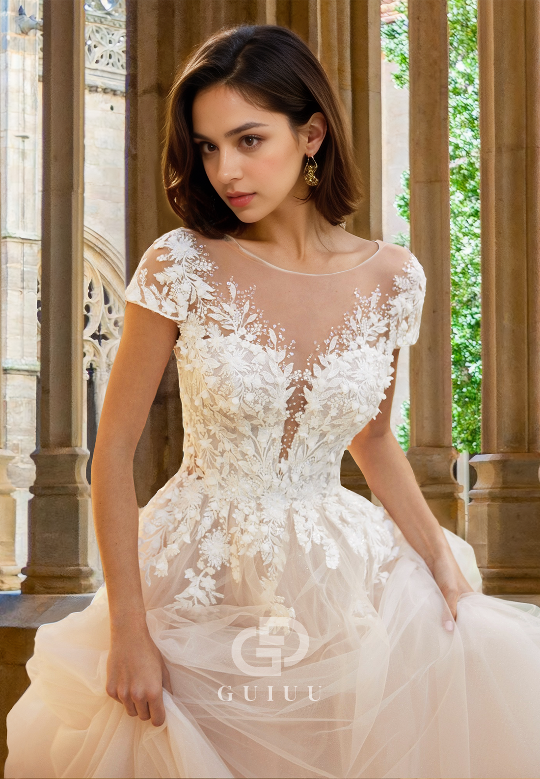 Charming A-Line Short Sleeves Sweep Train Floral Appliques Lace Wedding Dress