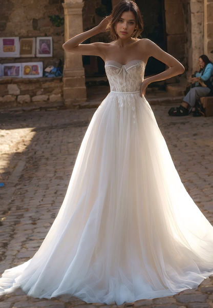 A-Line Strapless Sleeveless Appliques Back Zipper Appliques Tulle Wedding Dress with Train